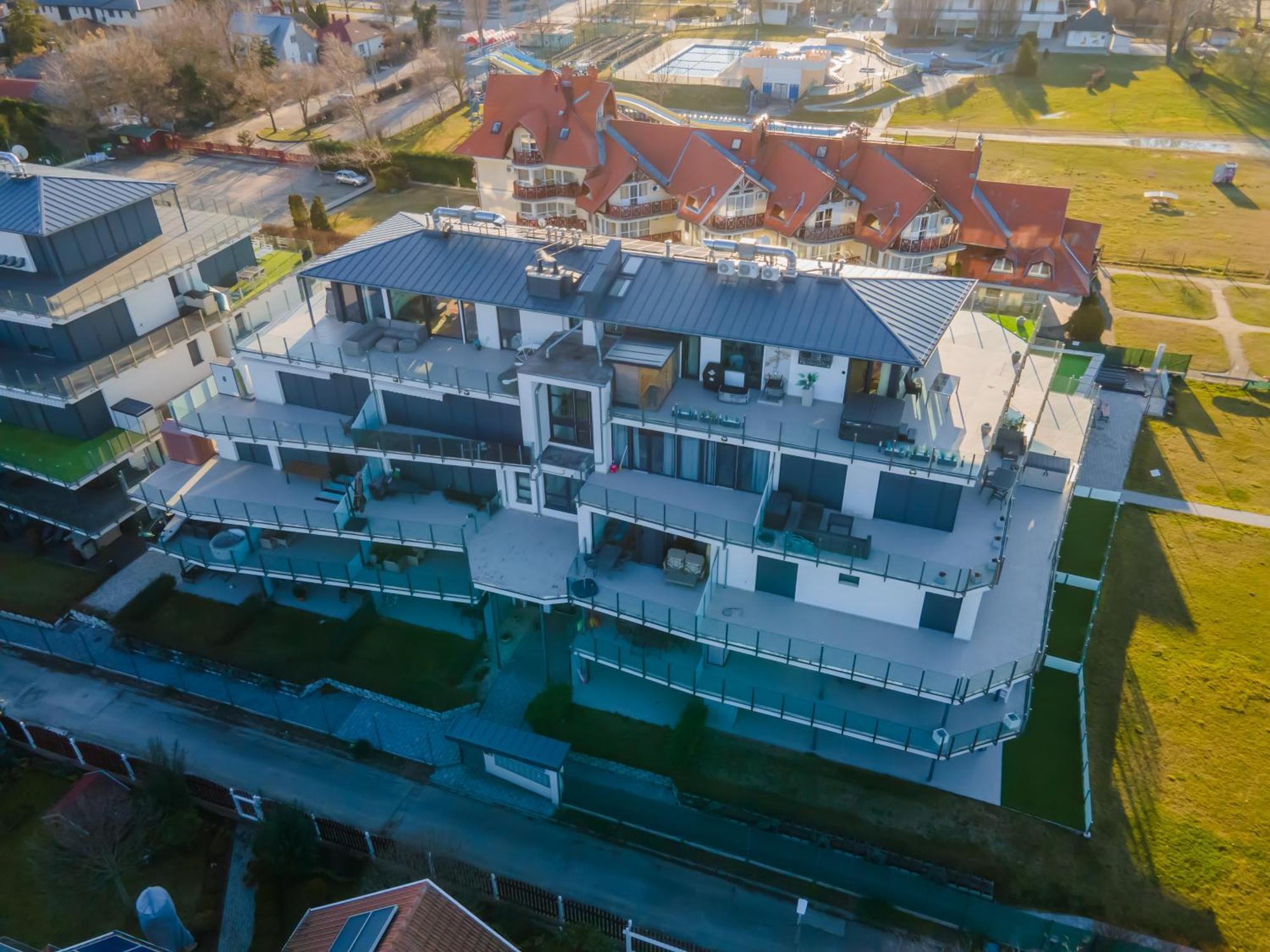 Lellemarine By Bltn Apartmanok Balatonlelle Exterior foto